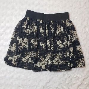 Forever 21 size small black and white floral print skirt